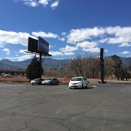Howard Johnson By Wyndham Colorado Springs Eksteriør billede