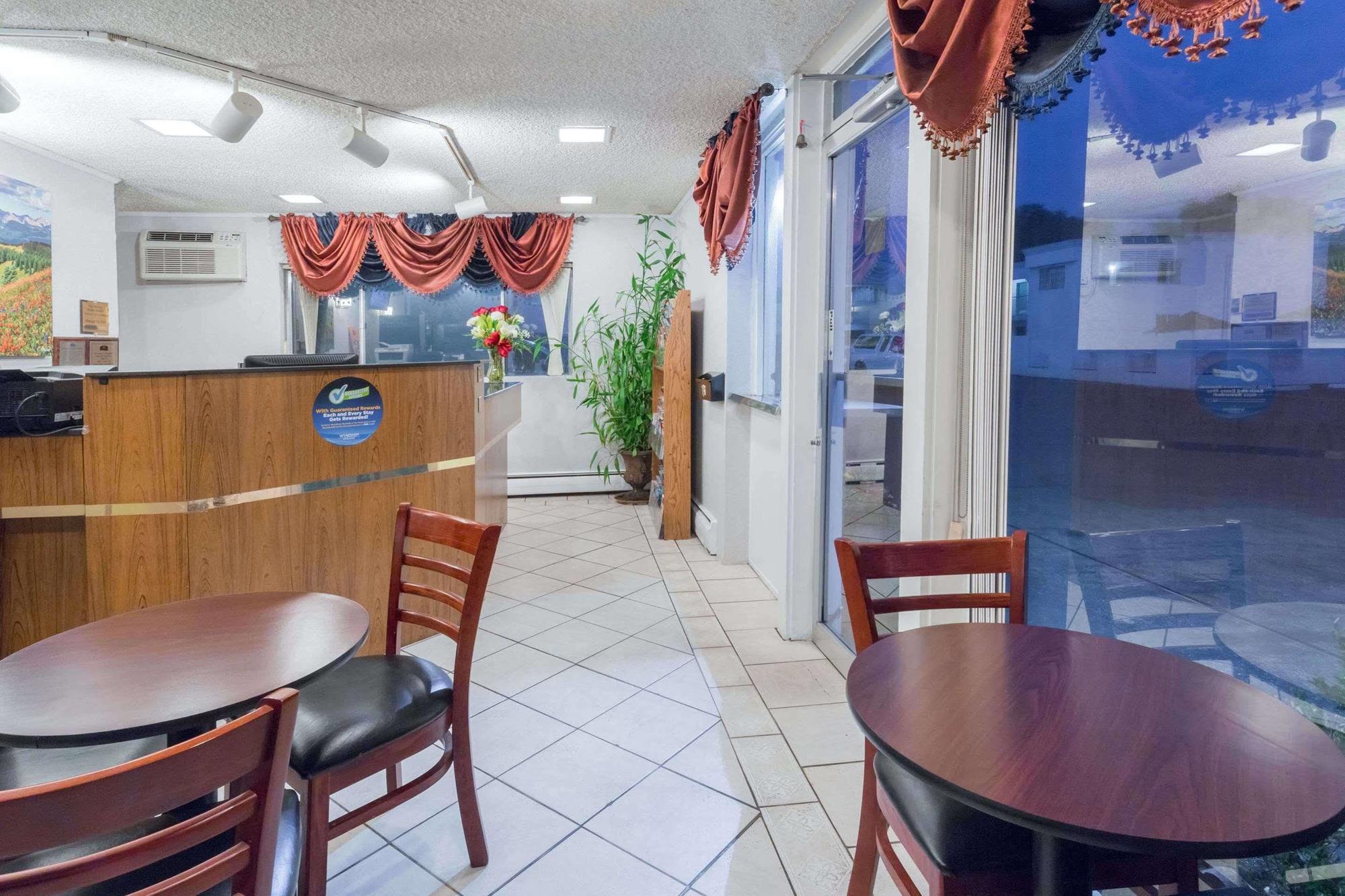Howard Johnson By Wyndham Colorado Springs Eksteriør billede